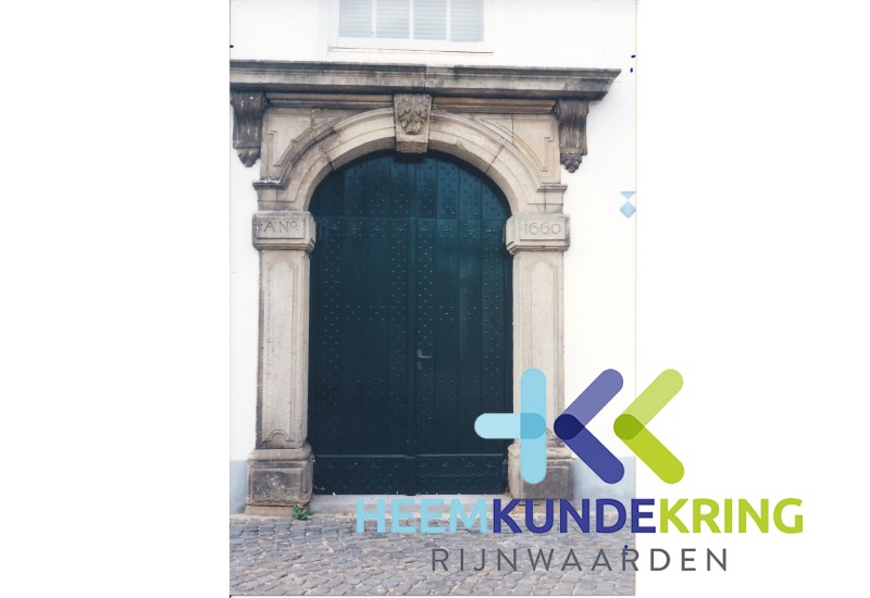 Ingang NH Kerk Markt Lobith foto behorende bij boekje OMD 1995 Coll. HKR